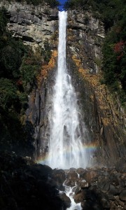 waterfall-729932_640