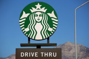 大阪の駐車場付きのスタバ11選！ドライブスルーのできる店舗を紹介！